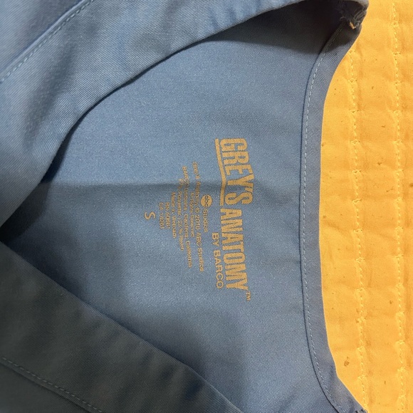 Greys Anatomy scrub top size S - Picture 3 of 3